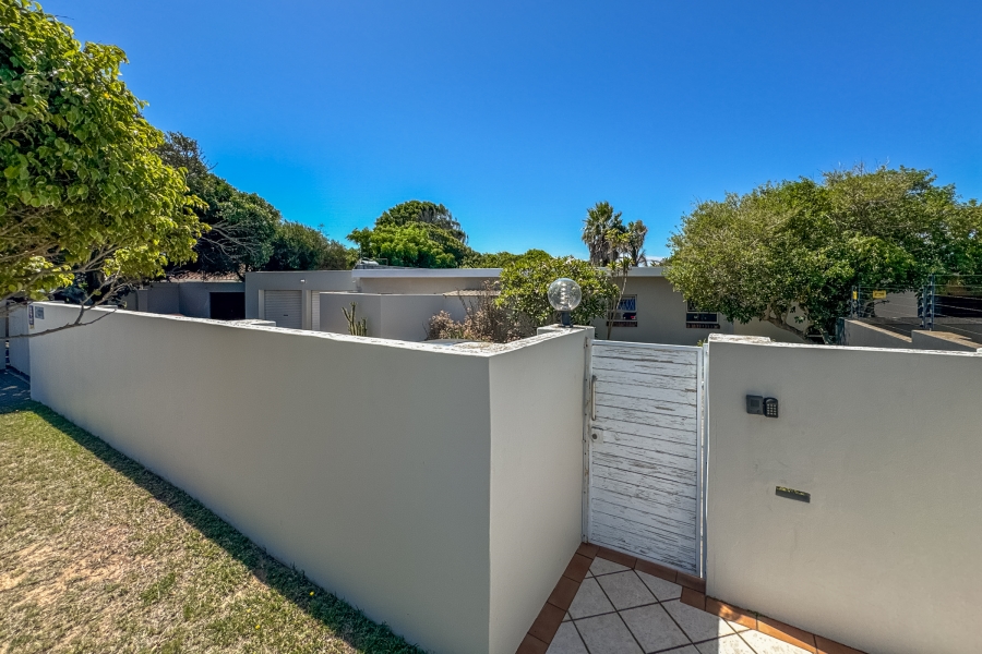 4 Bedroom Property for Sale in Summerstrand Eastern Cape
